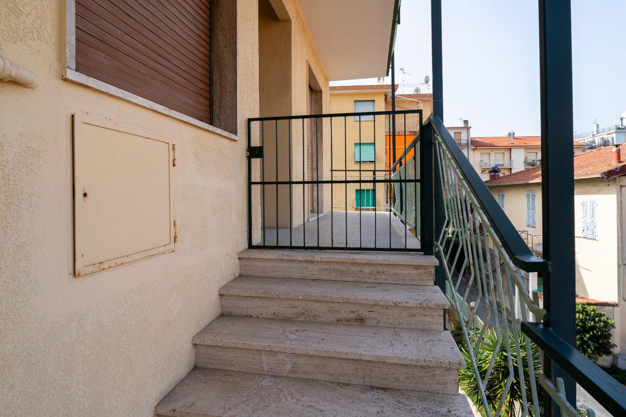 Casa Silvia - Central - Terrace - Wifi Bordighera Luaran gambar